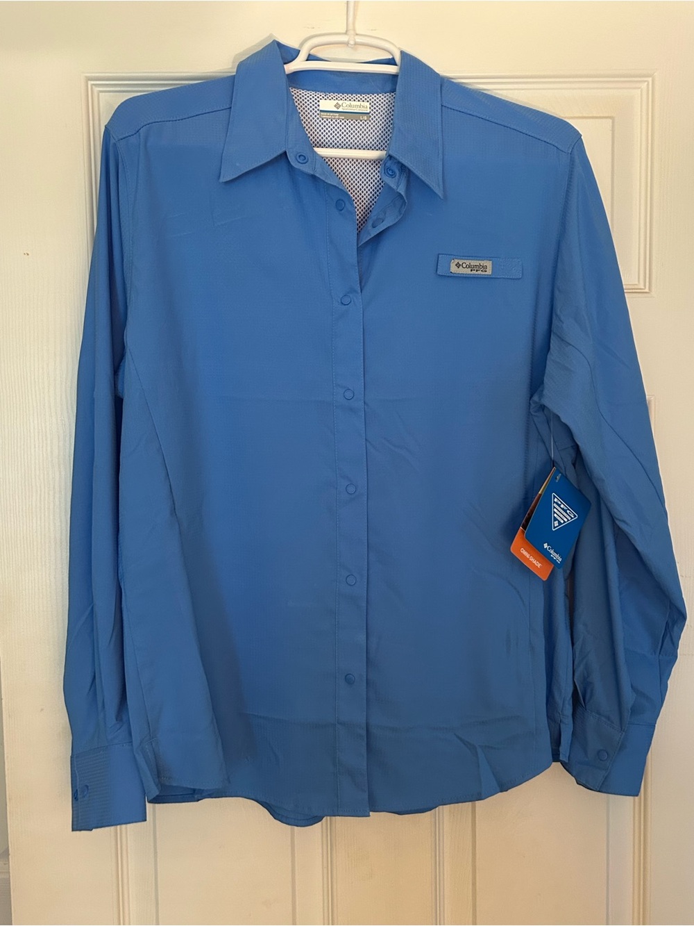 Columbia women’s Lake Blue Long-Sleeve Performance Button-Up Shirt